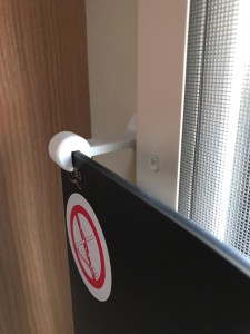 Hacken Herdabdeckung.jpg (44.31 KiB) 10008 mal betrachtet Halterung für die Herdabdeckung